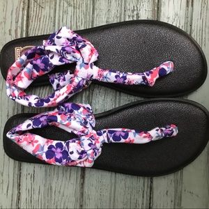 Brand New Women’s Sanuk Sandals with Floral Design